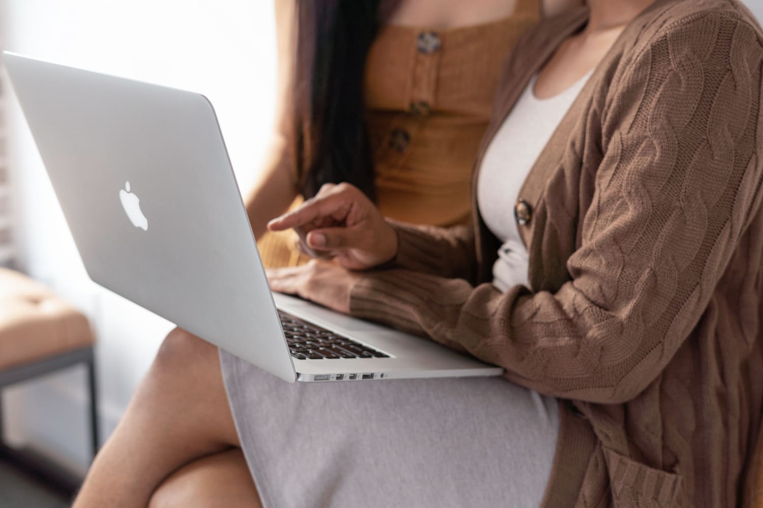 women workin together on a computer